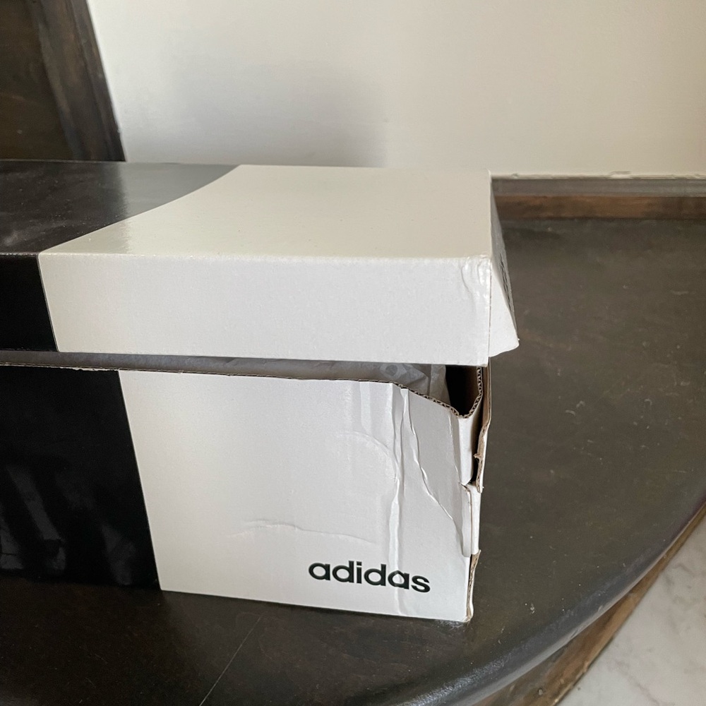 NWT Adidas Cloudfoam Pure Gray and White Sneakers - Picture 9 of 9